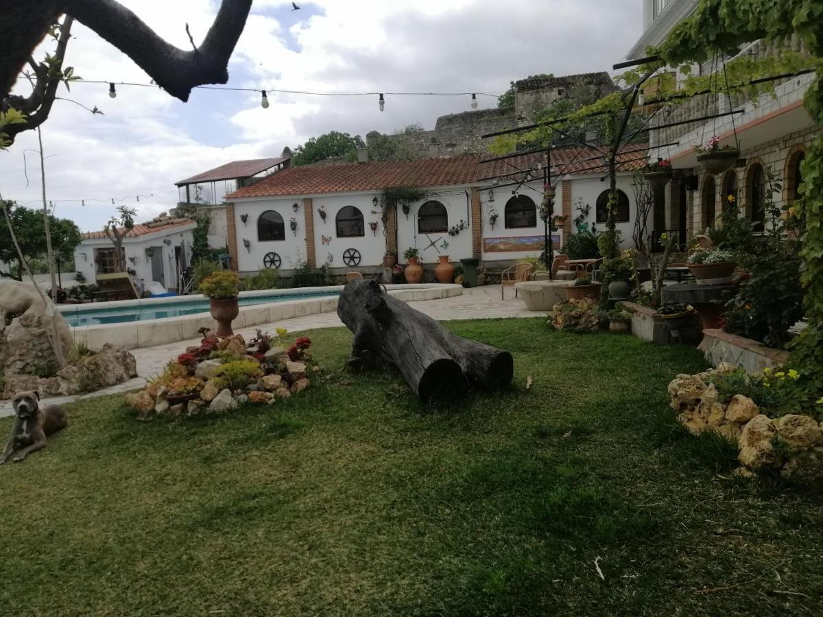 Casa Proyecto Pepe Bravo - Arte De Manos Y Corazón Alojamento de Acomodação e Pequeno-almoço Alozaina